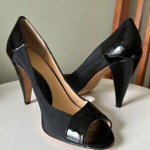 Boutique 9 Peep Toe Pumps Leather Sole & Fabric Upper Patton Leather Look 8.5